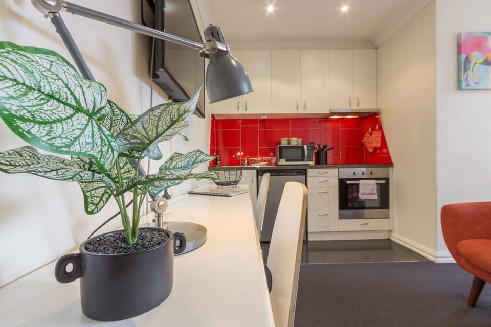 Desk with 2 chairs for working or dining
