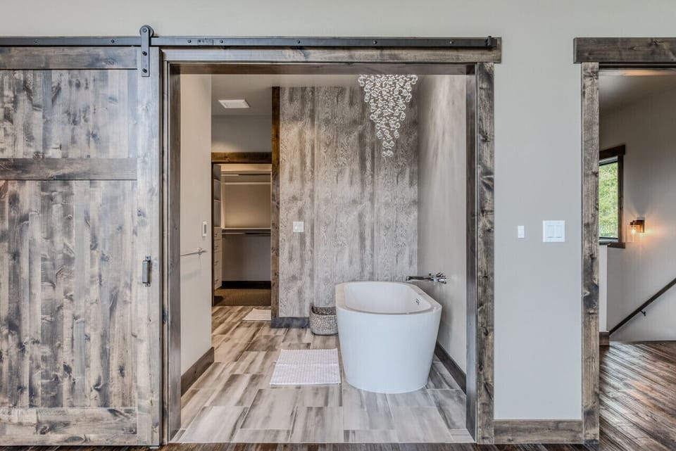 Main Master Walk In Bathroom with Deep Soaker Tub