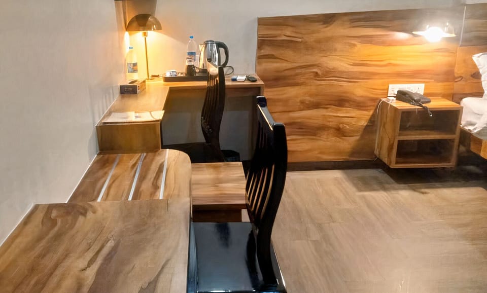 Deluxe Room, Garden View | Desk, blackout drapes, soundproofing, iron/ironing board
