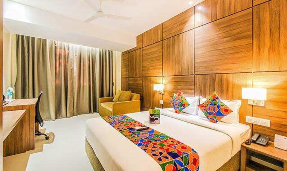 Executive Room | Egyptian cotton sheets, premium bedding, desk, soundproofing