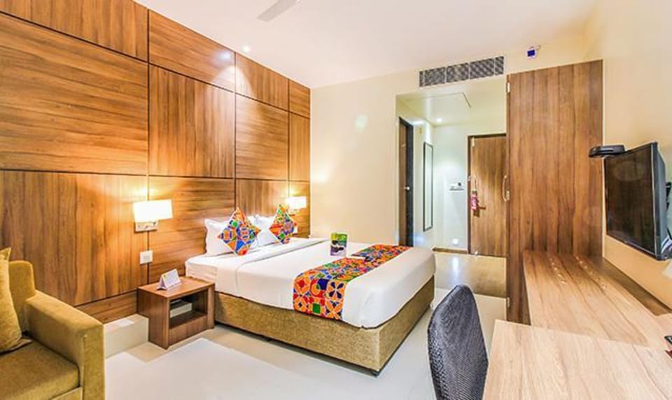 Executive Room | Egyptian cotton sheets, premium bedding, desk, soundproofing