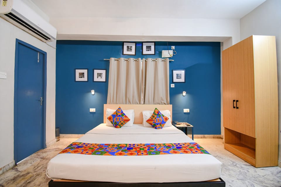 Deluxe Room | Egyptian cotton sheets, premium bedding, in-room safe, desk