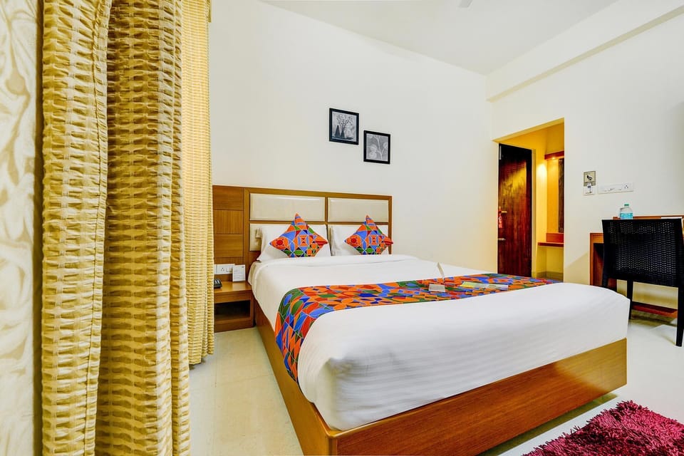 Deluxe Room | Egyptian cotton sheets, premium bedding, in-room safe, desk