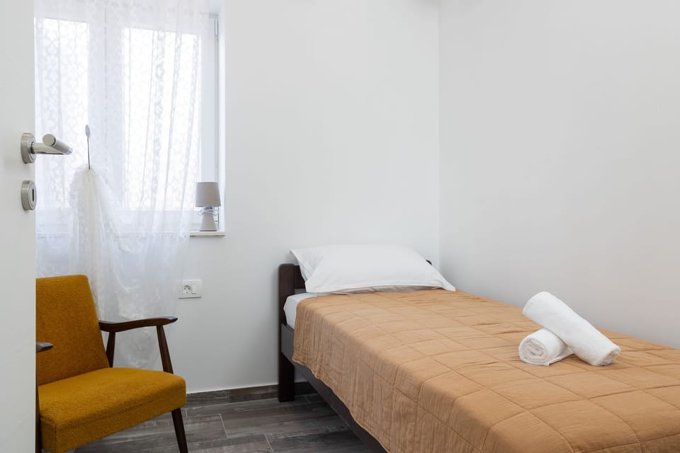 Second bedroom with single bed, A/C, wardrobe closet
