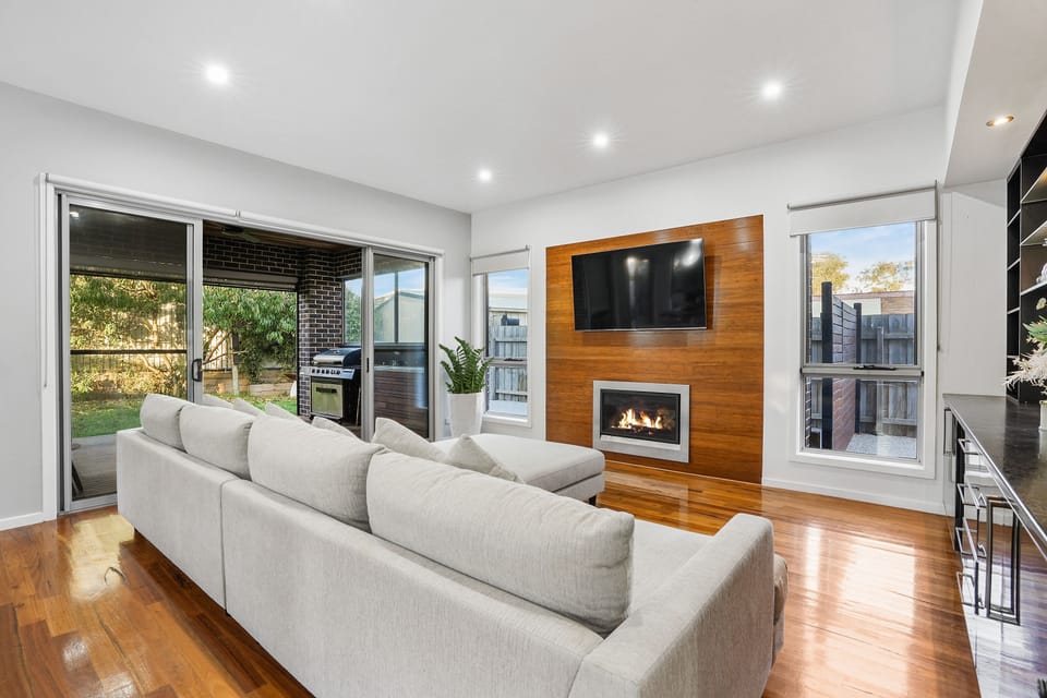 Main Lounge into outdoor dining