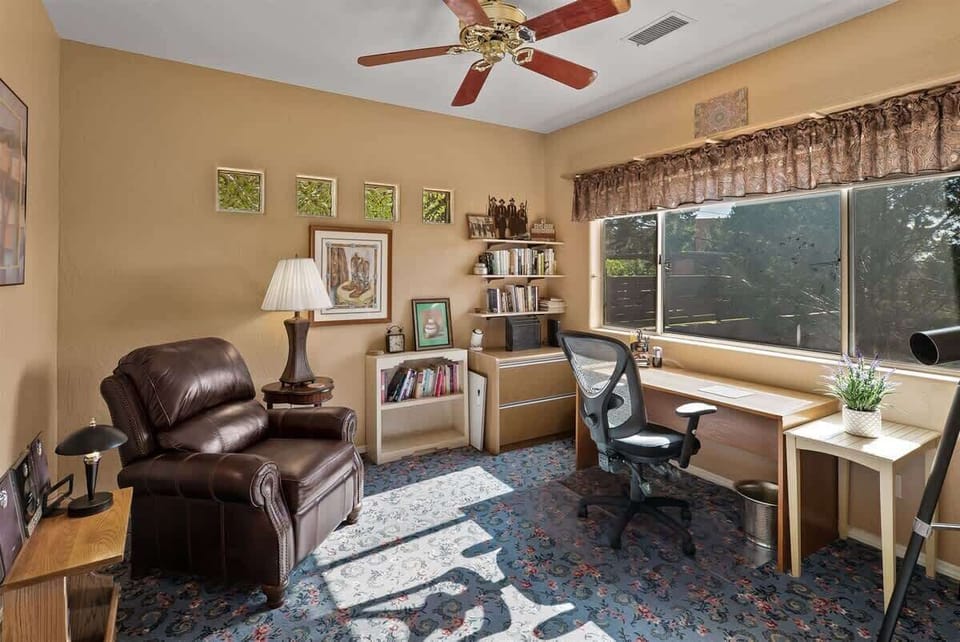Calm and convenient home office