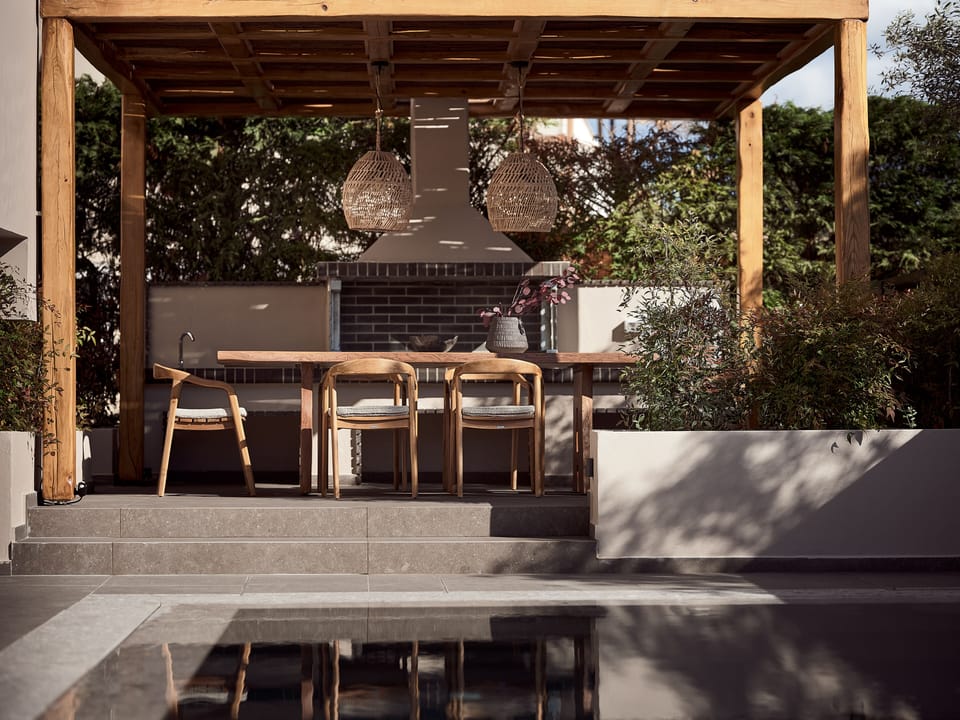 Al fresco dining has never been so chic, the BBQ settings.