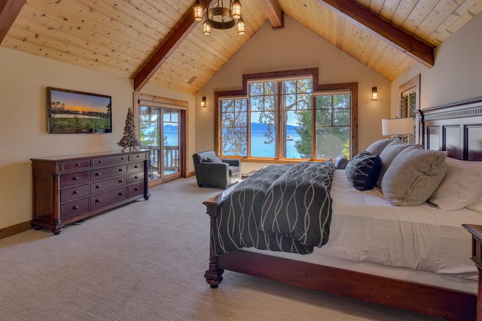 Primary Suite - King - Floor 2