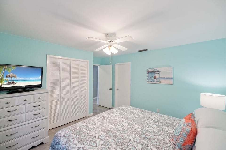 Bedroom 2, King bed with full bath
