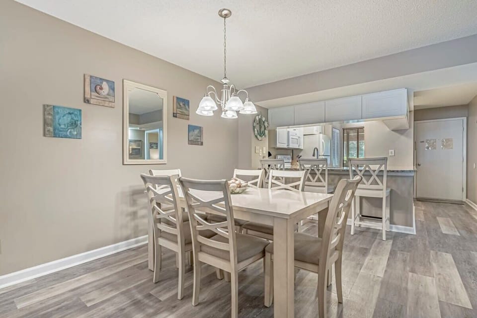 Dining/Kitchen