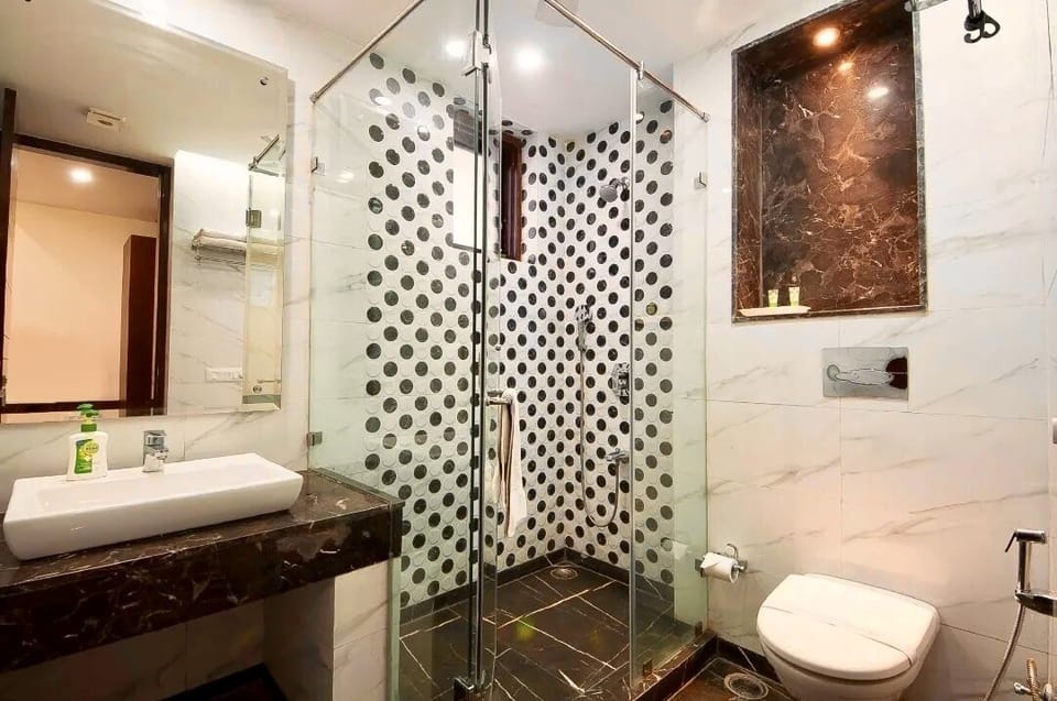 Premium Double Room | Bathroom | Slippers