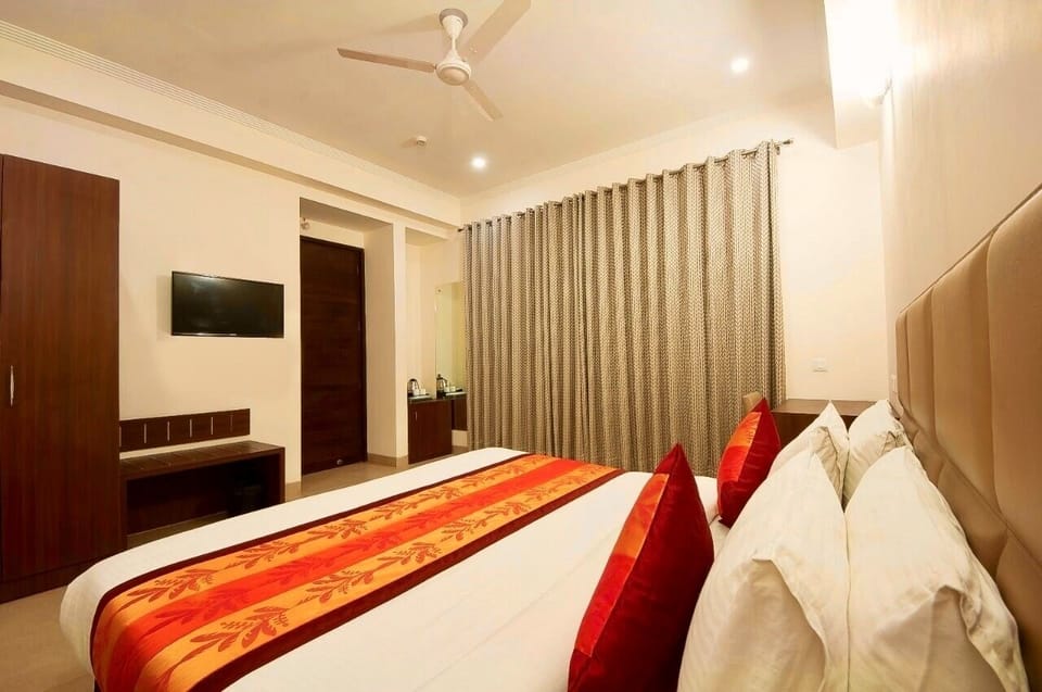Premium Double Room | Iron/ironing board, free WiFi