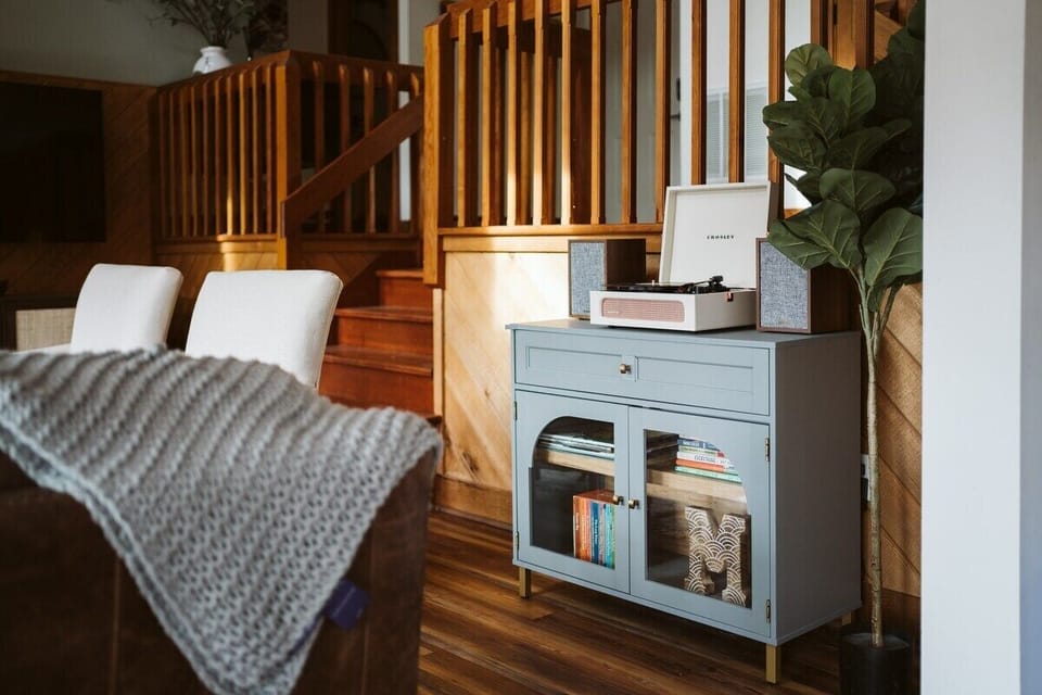 1st Floor | Record Player & Bluetooth Speaker
