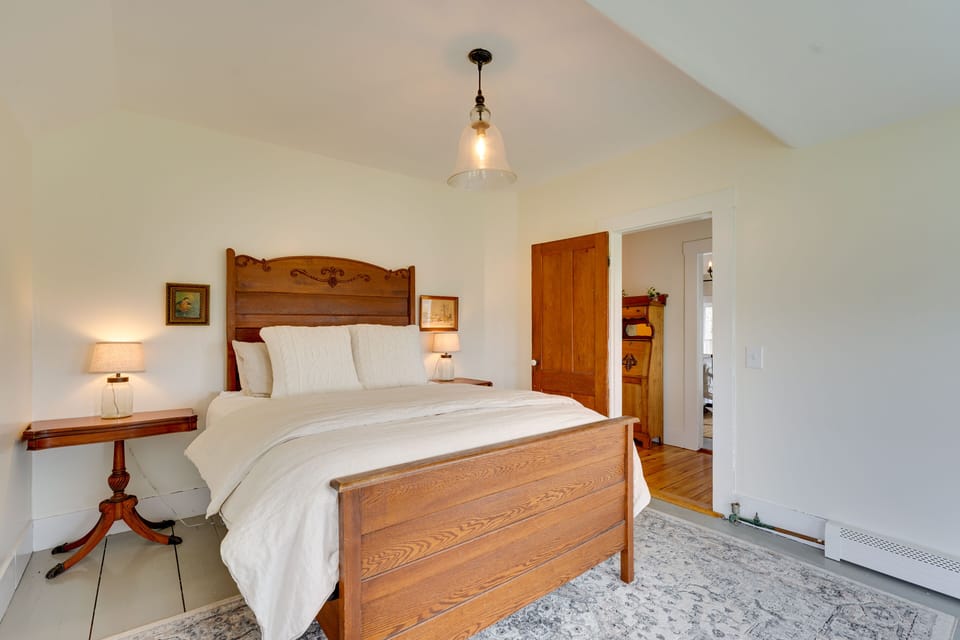 Bedroom 1 | Queen Bed | Linens Provided | 2nd Floor