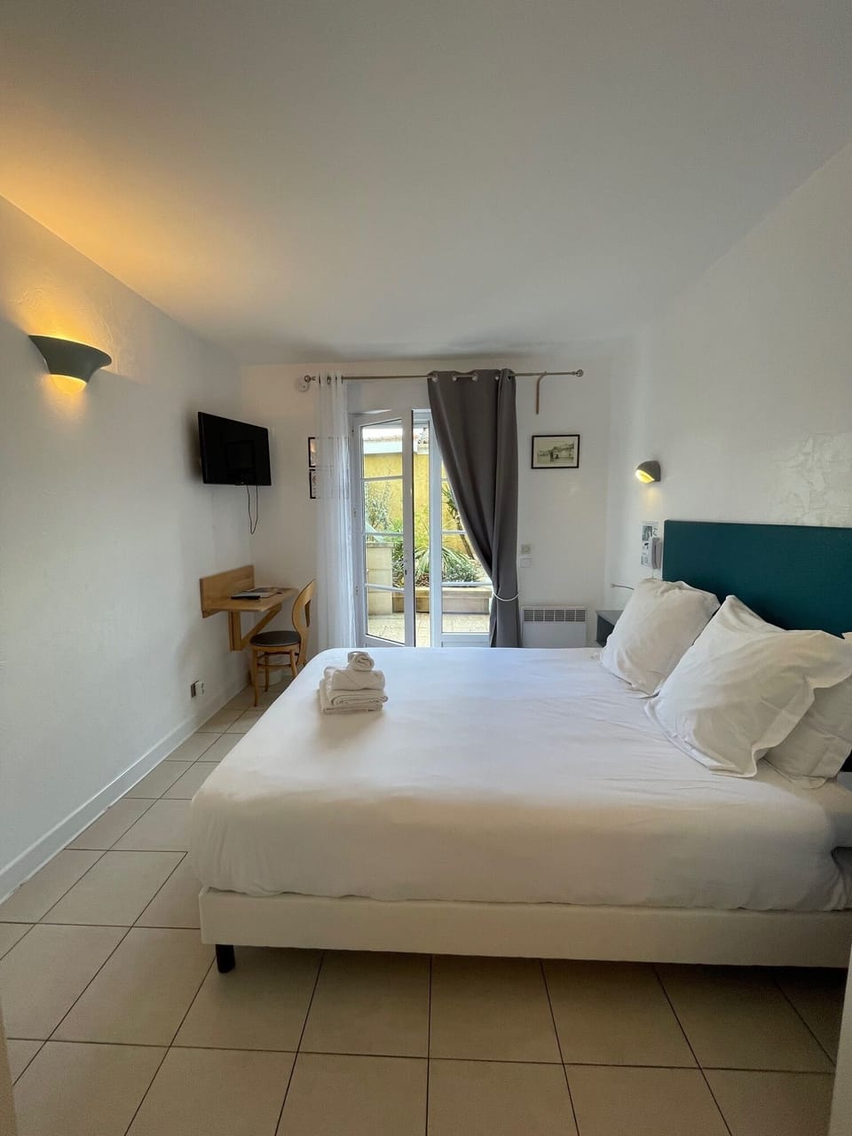 Chambre Négade | Desk, laptop workspace, free WiFi, bed sheets