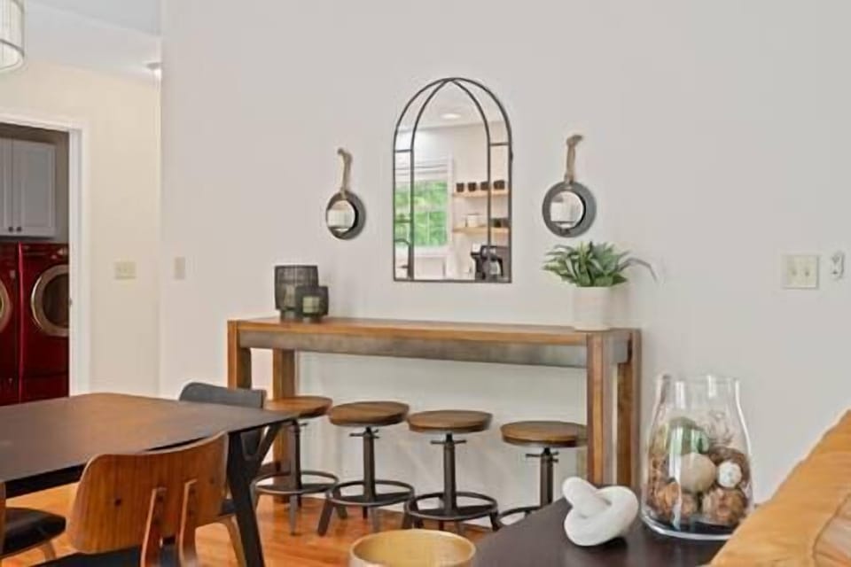 More seating options. Eat at the bar or pull up to the table.