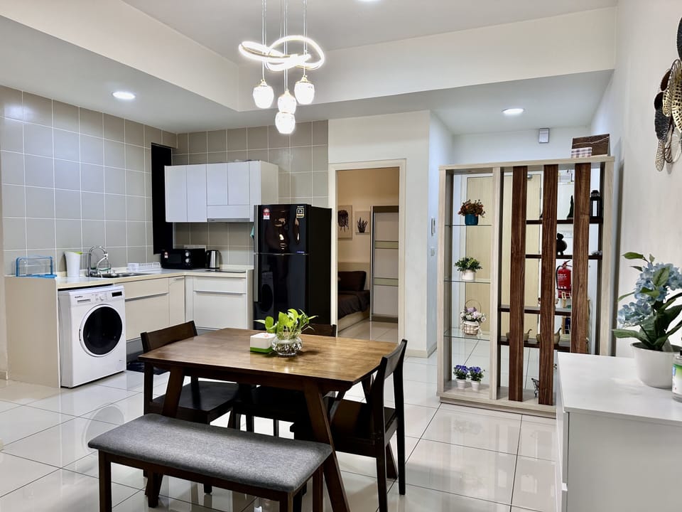 Family Apartment | Private kitchen | Full-size fridge, microwave, stovetop, rice cooker