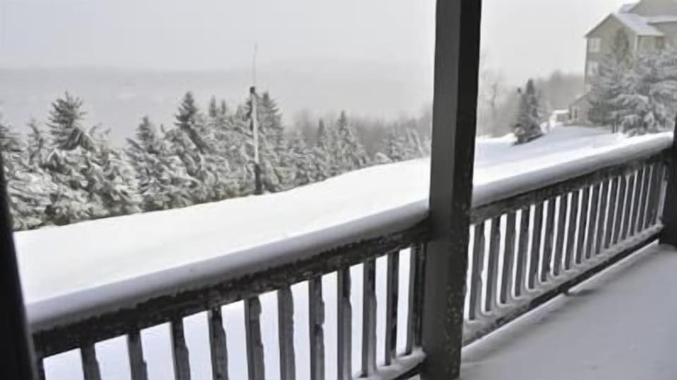 Condo, 3 Bedrooms | View from property