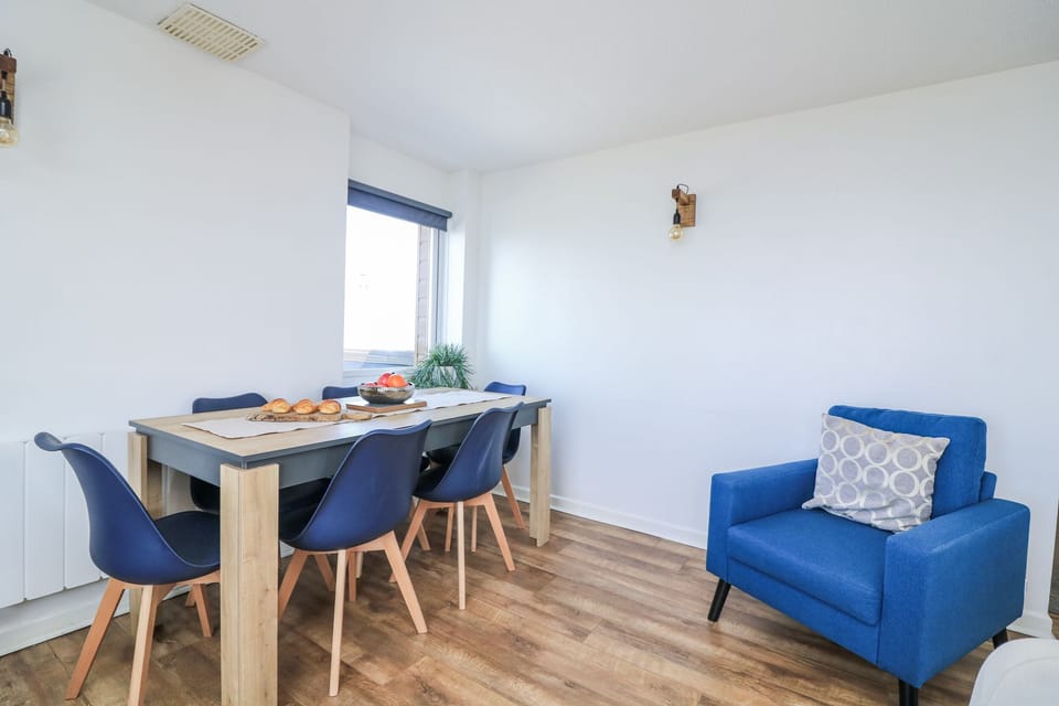 Cottage | Dining