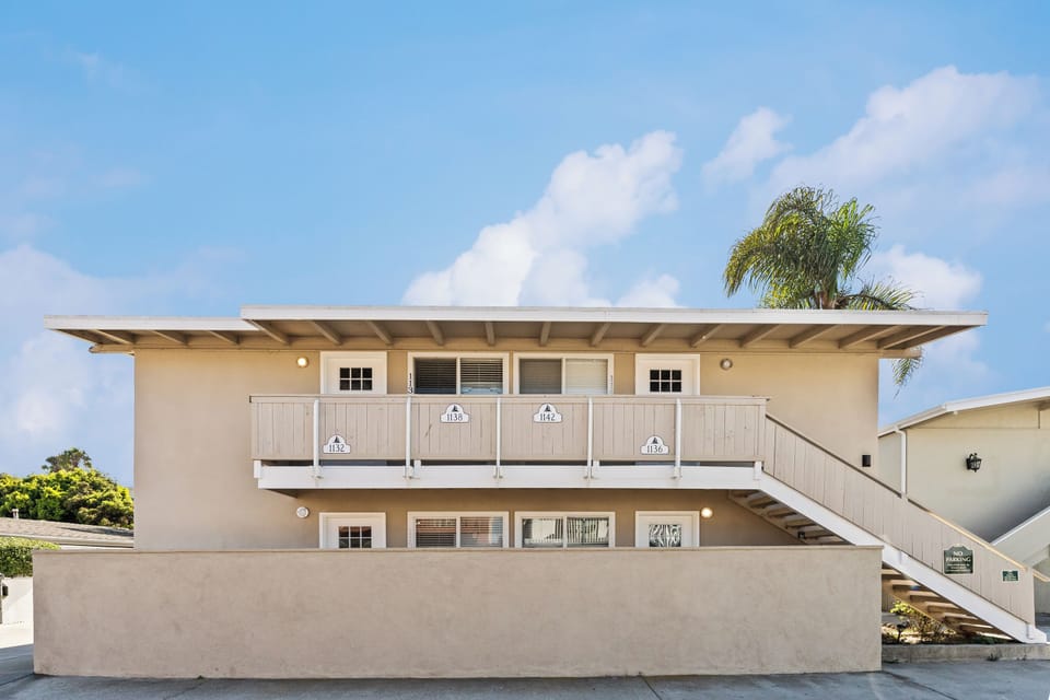 4 lofts, 1/2 block to the Beach