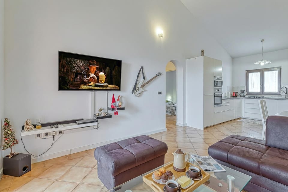 Family House, 2 Bedrooms, 2 Bathrooms (Pool House Kristina near Poreč) | Living area | TV, stereo