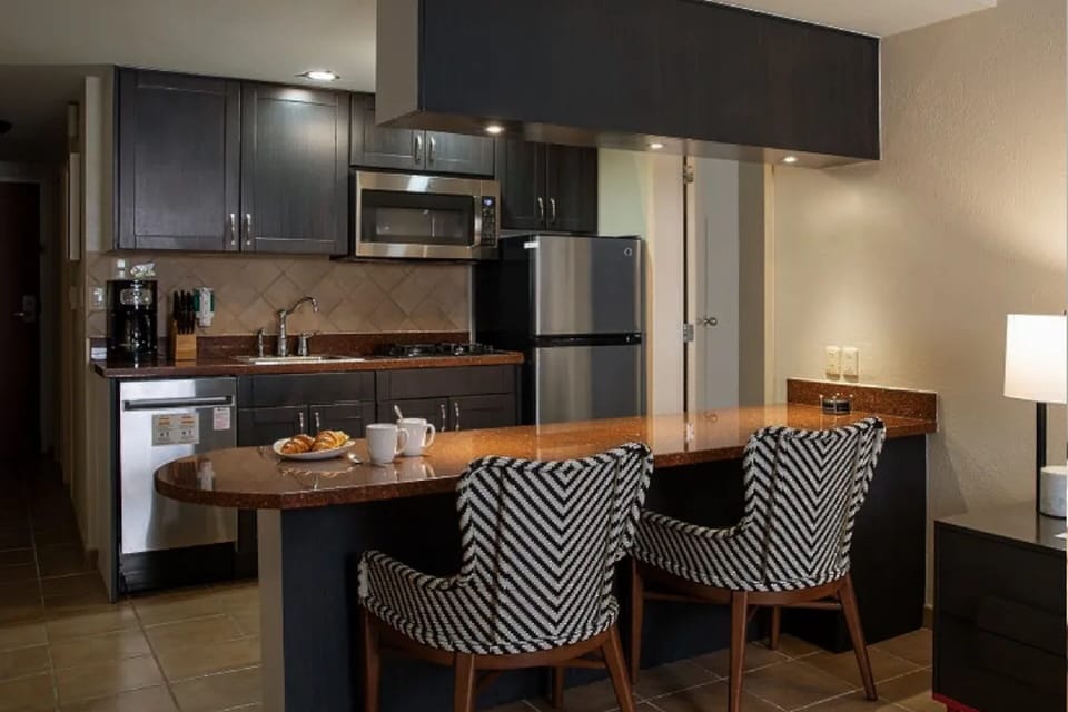 Studio, Pool View | Private kitchen | Full-size fridge, microwave, stovetop, dishwasher