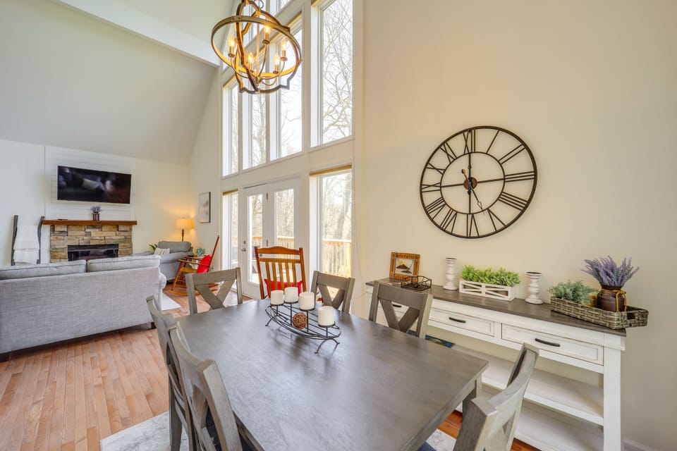 Dining Area | Smart TV | Gas Fireplace