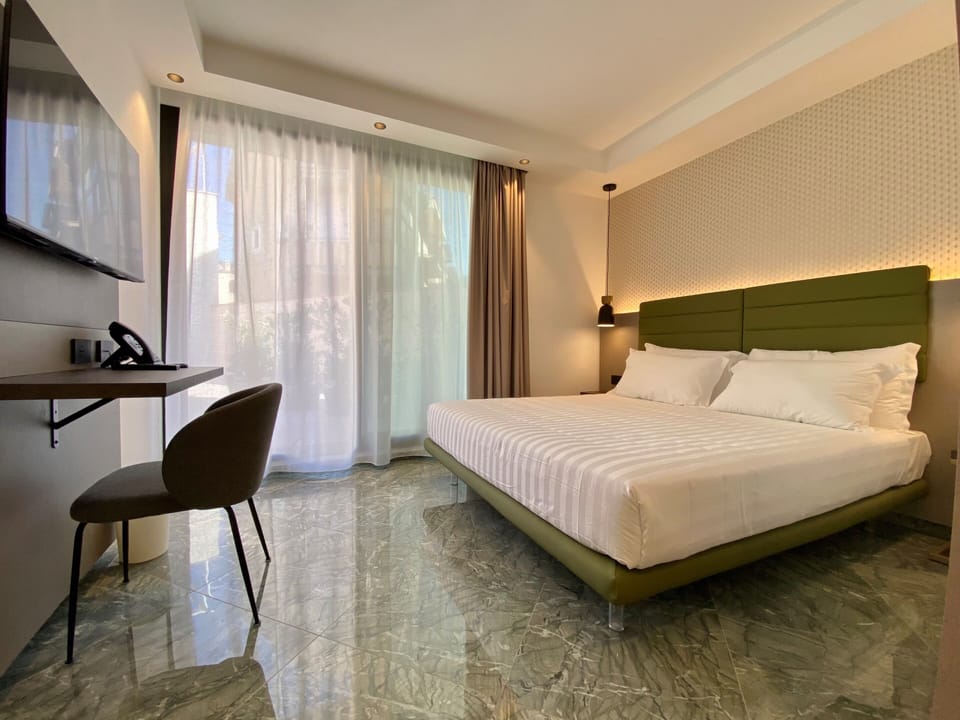Double Room | Down comforters, minibar, in-room safe, desk