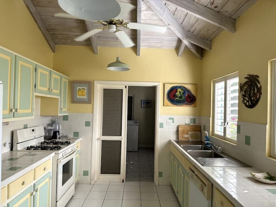 Modern kitchen with American fridge/freeze and gas cooker.