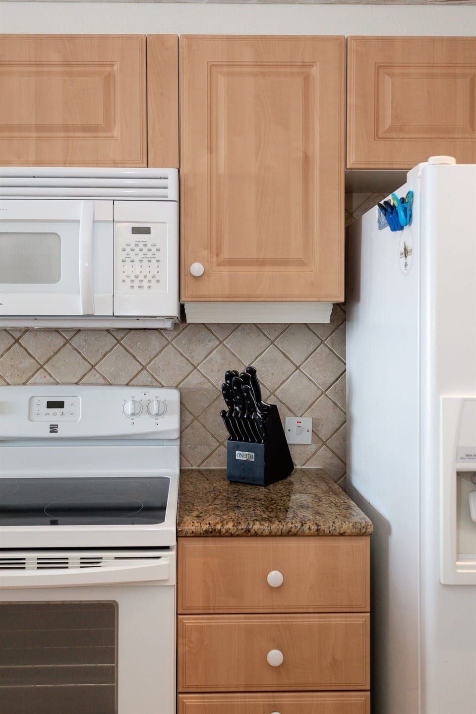 Ice maker and filtered water dispenser