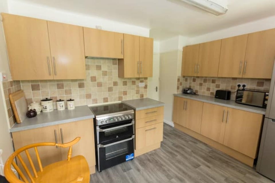 Well equipped kitchen with dishwasher and espresso machine