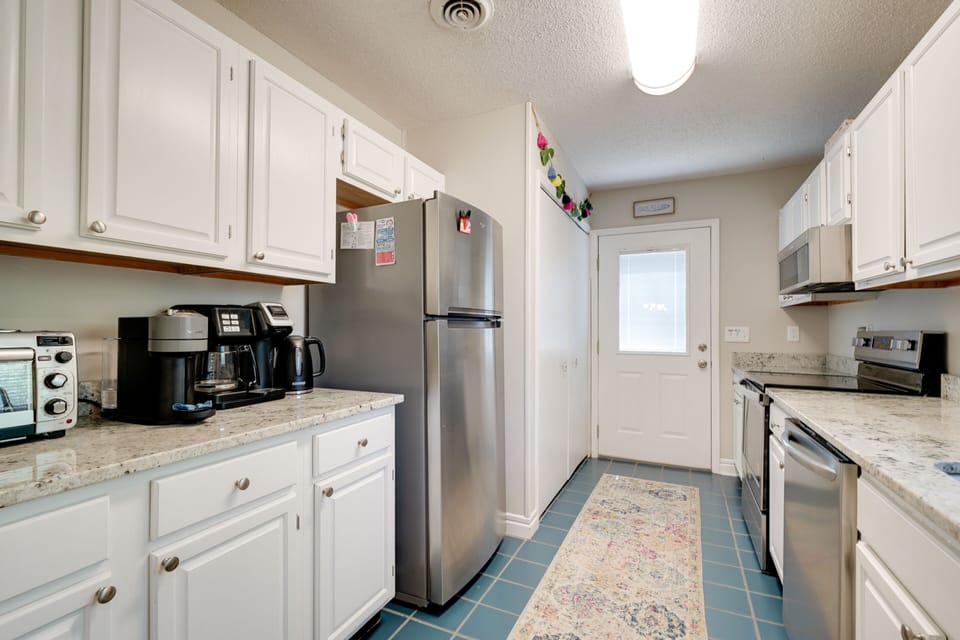 Kitchen | Keurig Coffee Maker | Dishwasher | Toaster Oven