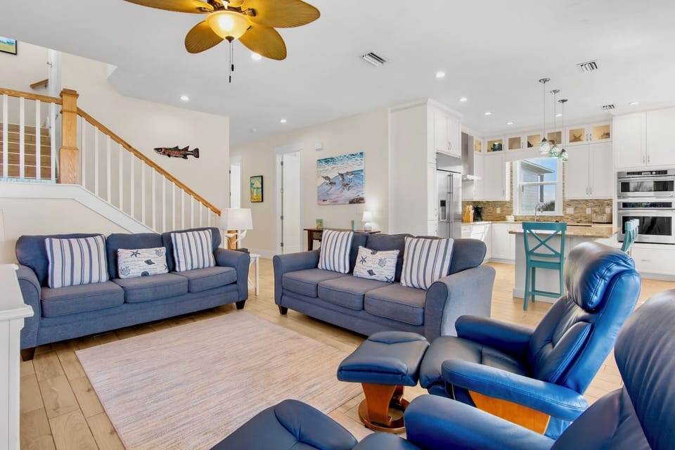 Spacious Living Area with Comfortable Seating