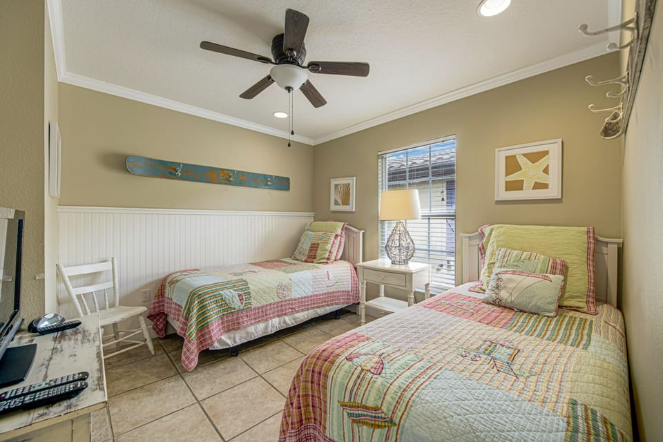Third Bedroom - Two Twins