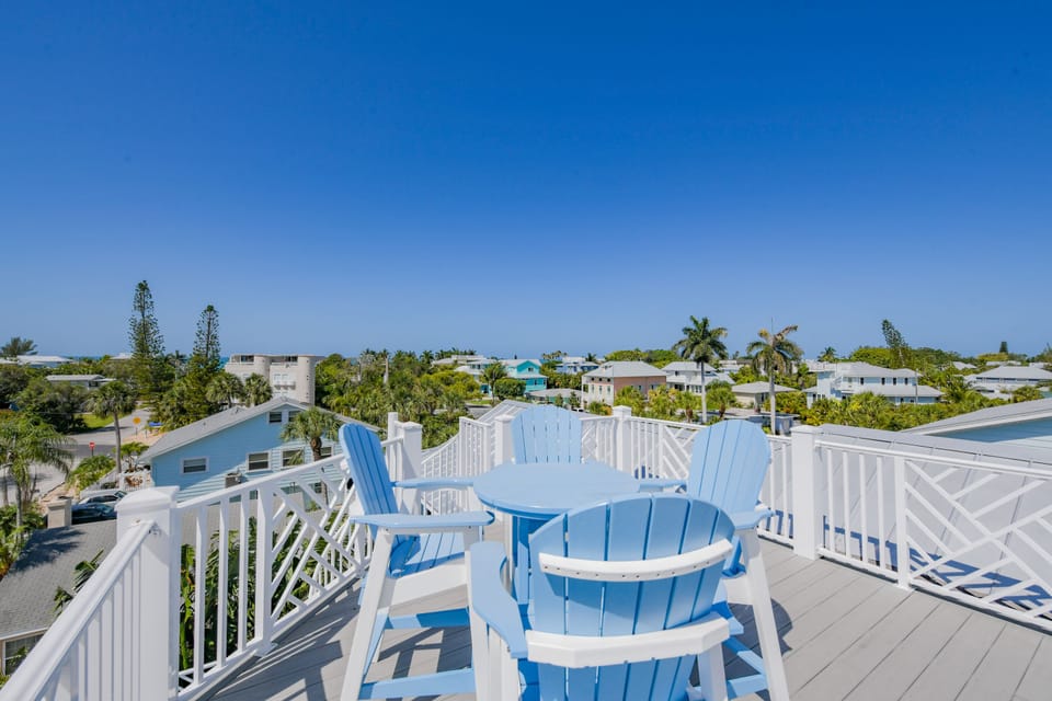 Rooftop Deck - Bar Table
