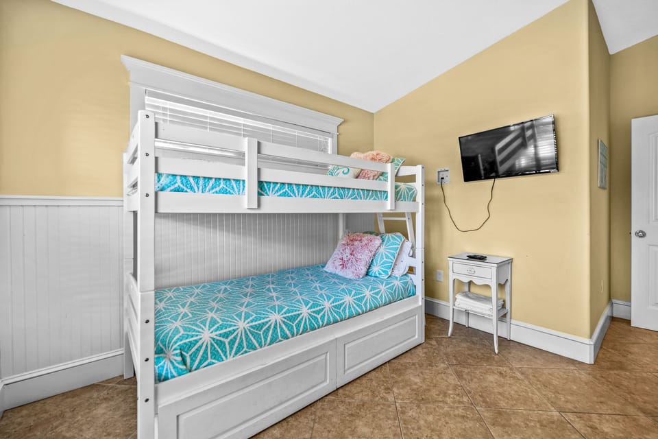 Additional Bedroom - Twin Bunk Room