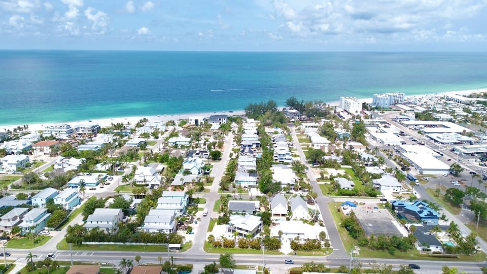 Seabreeze Cottage by Anna Maria Vacations