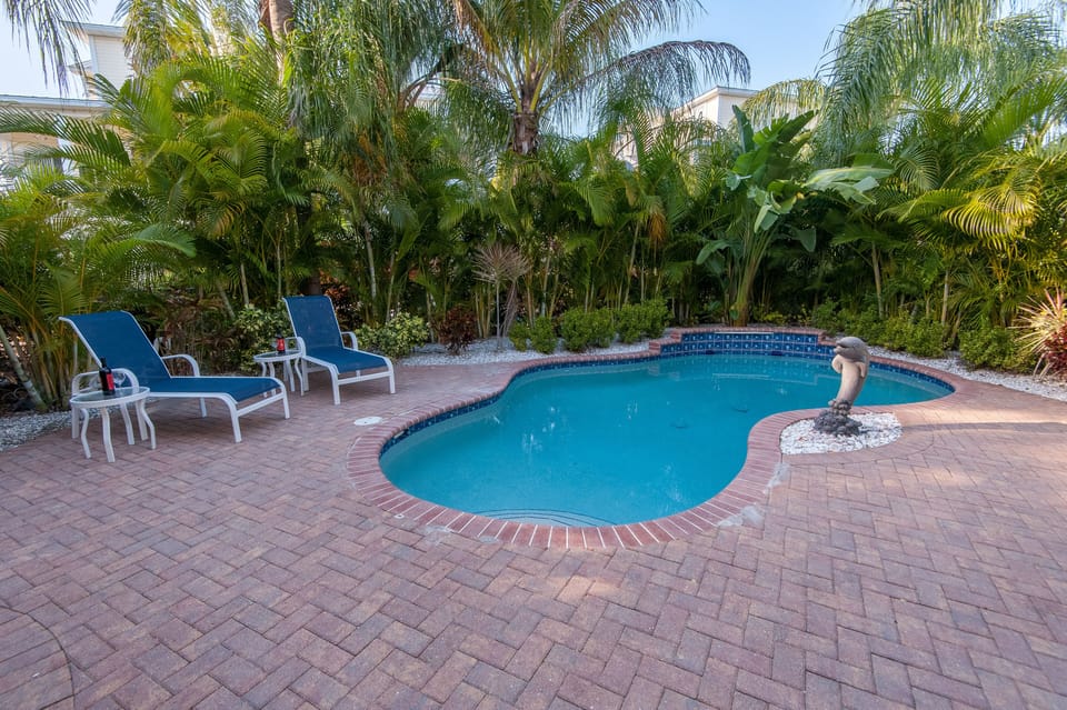 Pool and Lounge Area