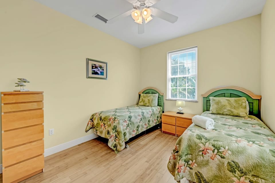 Fourth Bedroom - Two Twins