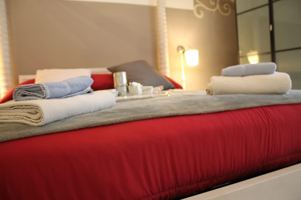Classic Room | Desk, blackout drapes, soundproofing, rollaway beds
