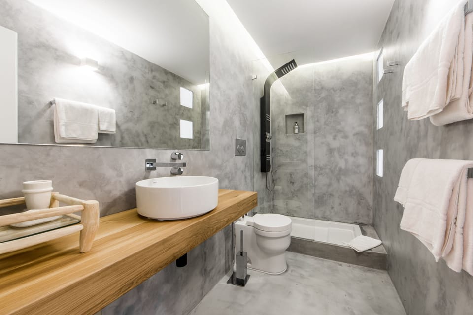 Superior Suite, 1 King Bed, Balcony, Garden View | Bathroom | Shower, rainfall showerhead, free toiletries, hair dryer