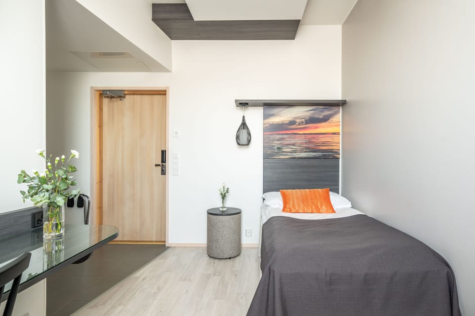 Superior Room | Desk, free cribs/infant beds, rollaway beds, free WiFi