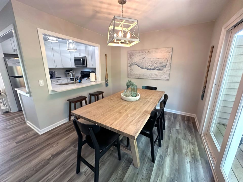 Dining area and bar
