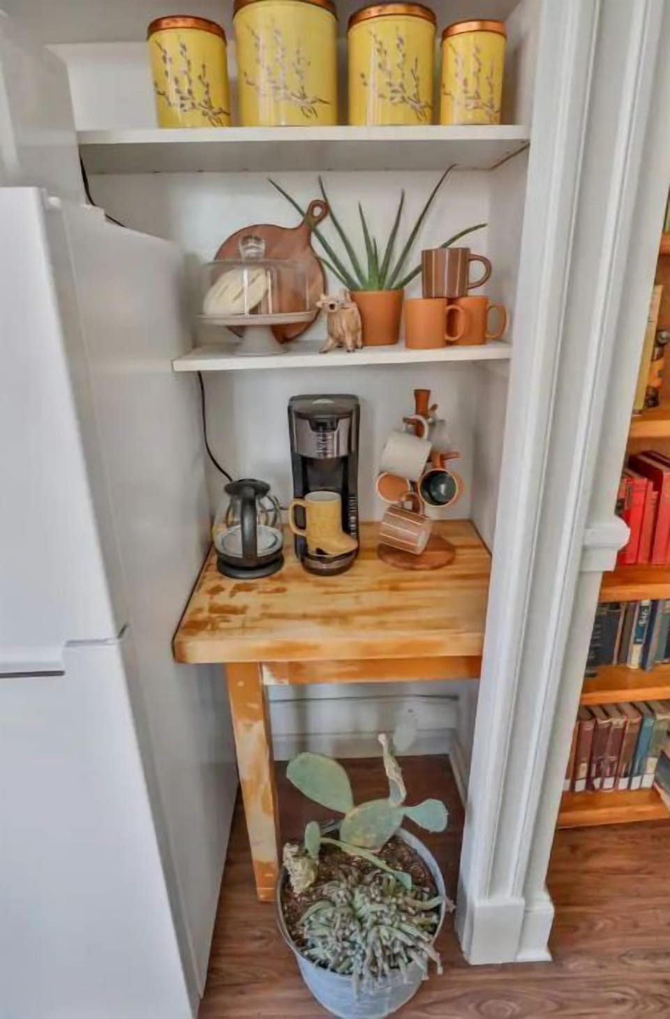 Coffee/tea bar!