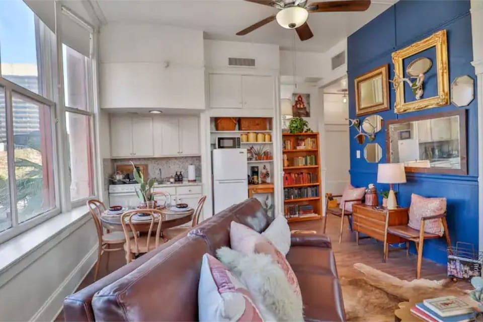 Small full kitchen