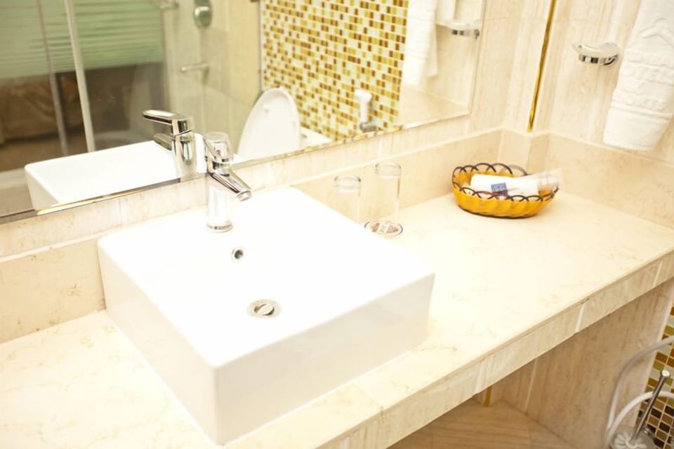 Bathroom sink