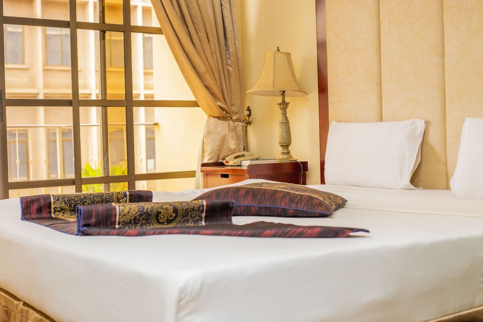 Minibar, in-room safe, desk, iron/ironing board