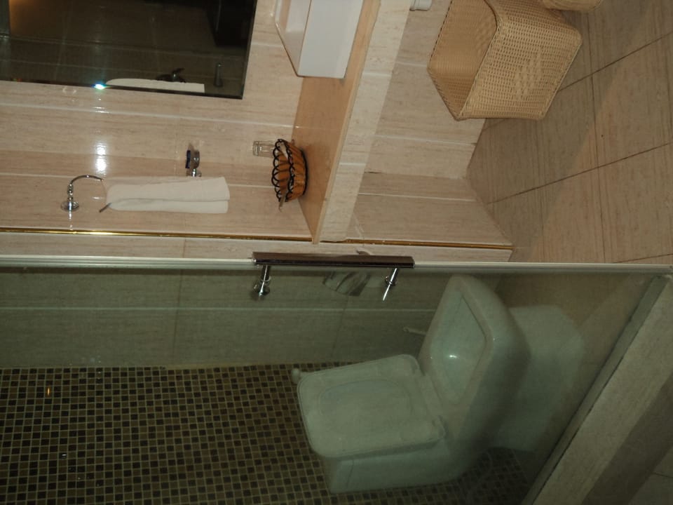 Shower, free toiletries, hair dryer