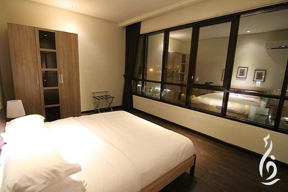 Soundproofing, free WiFi, bed sheets
