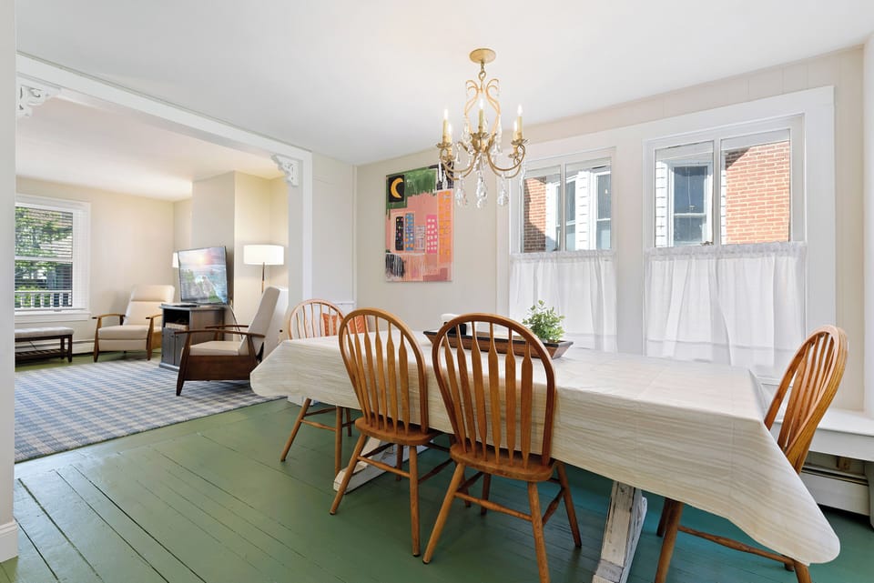 large eat in kitchen, with large table , plenty of seating 
